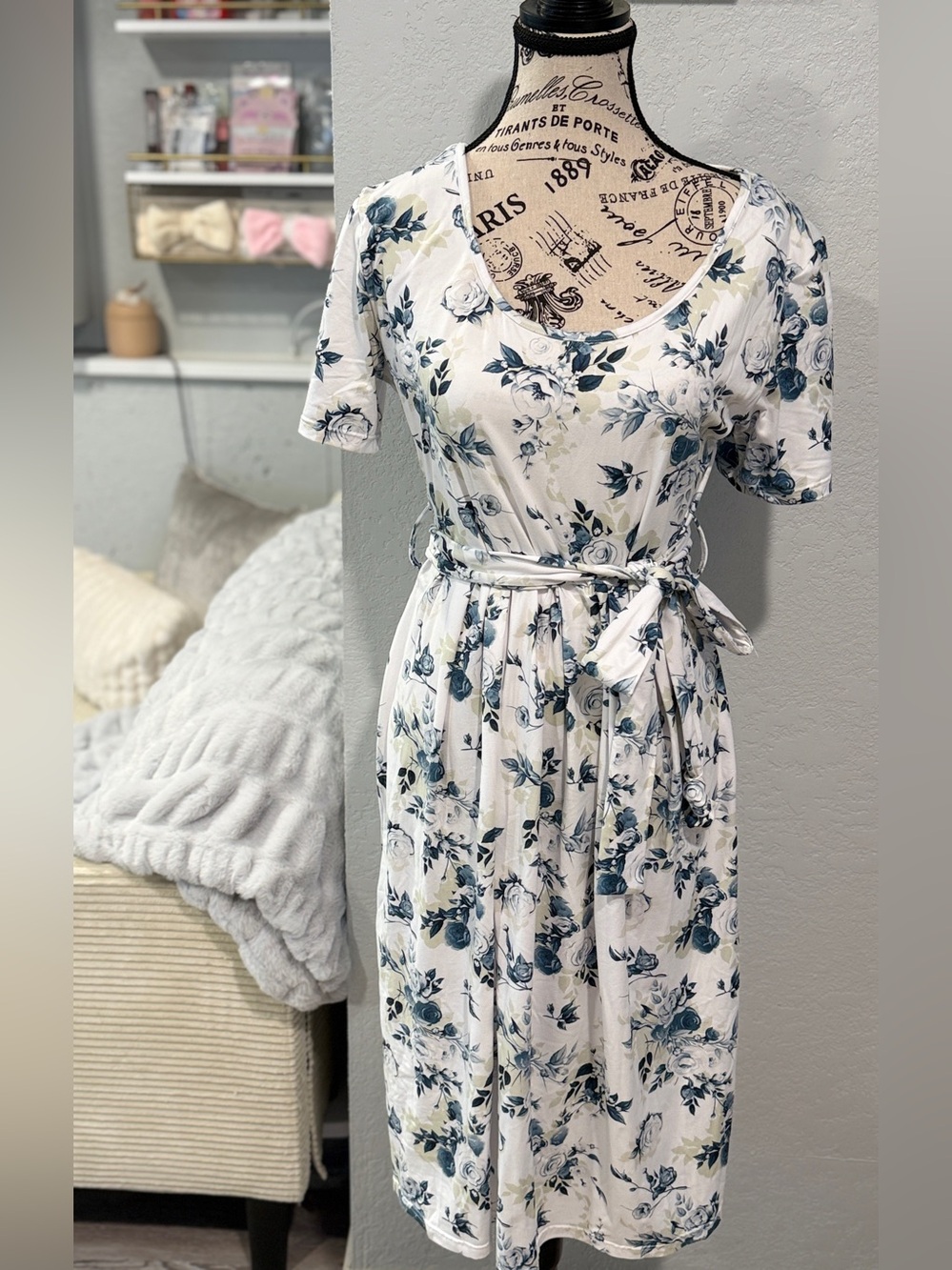 Maternity Floral Dress Medium Tie Waist Baby Shower Bump Friendly Midi - Picture 3 of 8